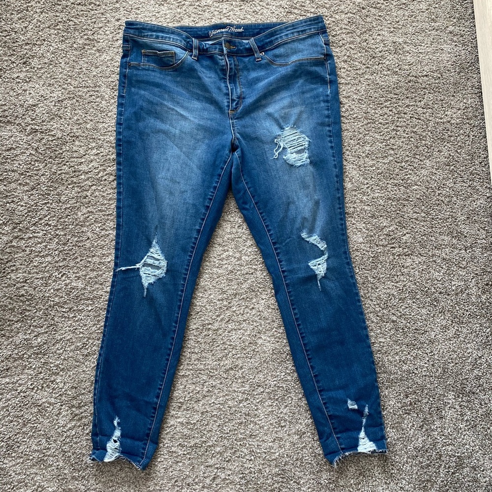 Ripped skinny jeans